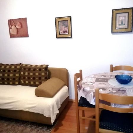 Apartmani Zmiric Primosten Exterior photo