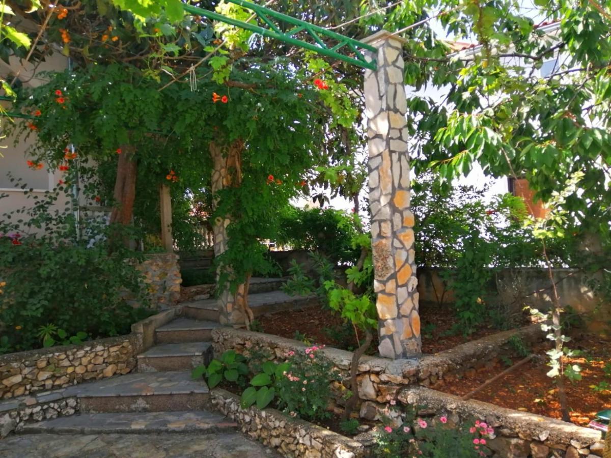 Apartmani Zmiric Primosten Exterior photo