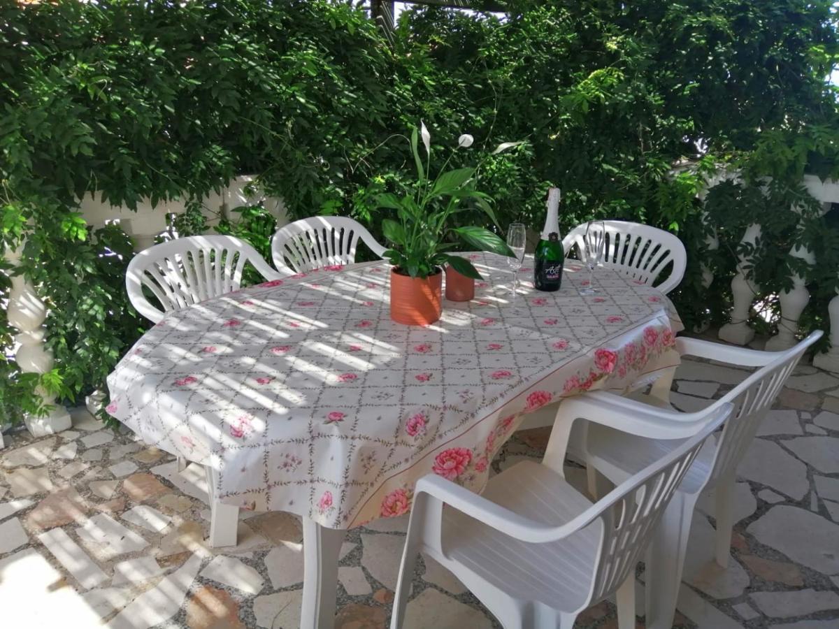 Apartmani Zmiric Primosten Exterior photo