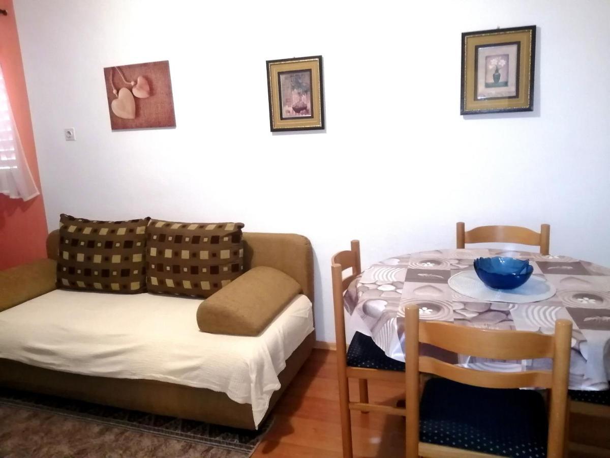 Apartmani Zmiric Primosten Exterior photo