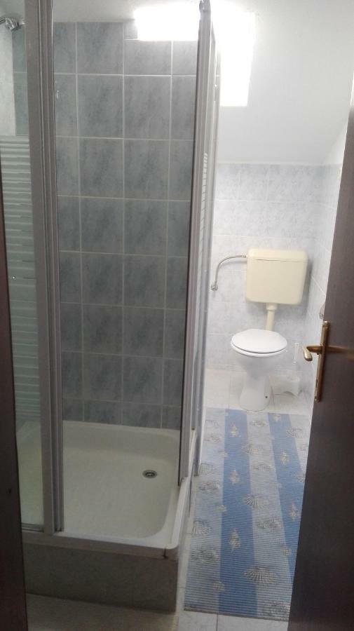 Apartmani Zmiric Primosten Exterior photo